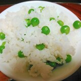 甘すぎる旬のグリンピースで♪簡単お豆ご飯